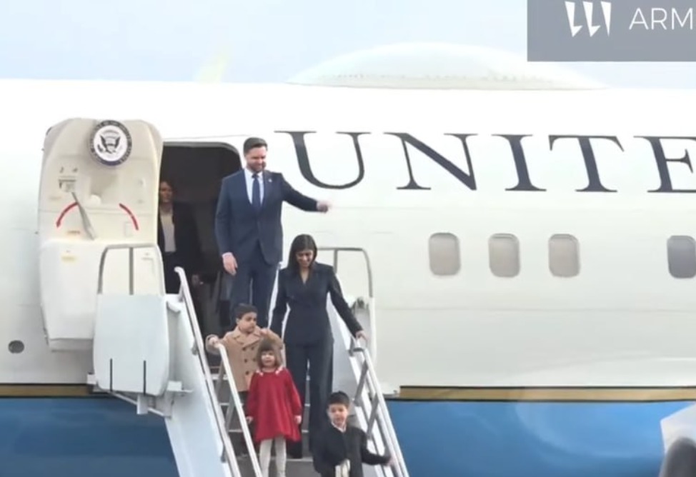ԱՄՆ փոխնախագահը Երևան է ժամանել կնոջ և երեխաների հետ (ՖՈՏՈ)
