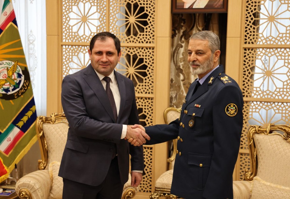 Պապիկյանն ու Իրանի ԶՈՒ գլխավոր շտաբի պետը քննարկել են տարածաշրջանային անվտանգությանն առնչվող հարցեր