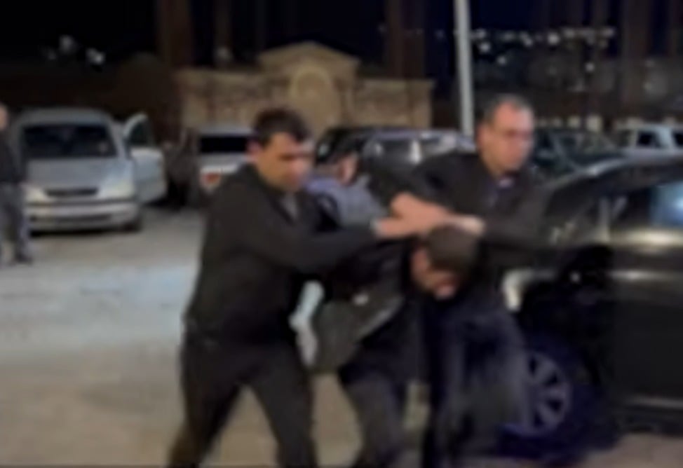 39-ամյա տղամարդը մոր և քրոջ օժանդակությամբ հավաքին մասնակցելու համար նյութապես շահագրգռել է 12 հոգու, այդ թվում՝ անչափահասների (ՎԻԴԵՈ)