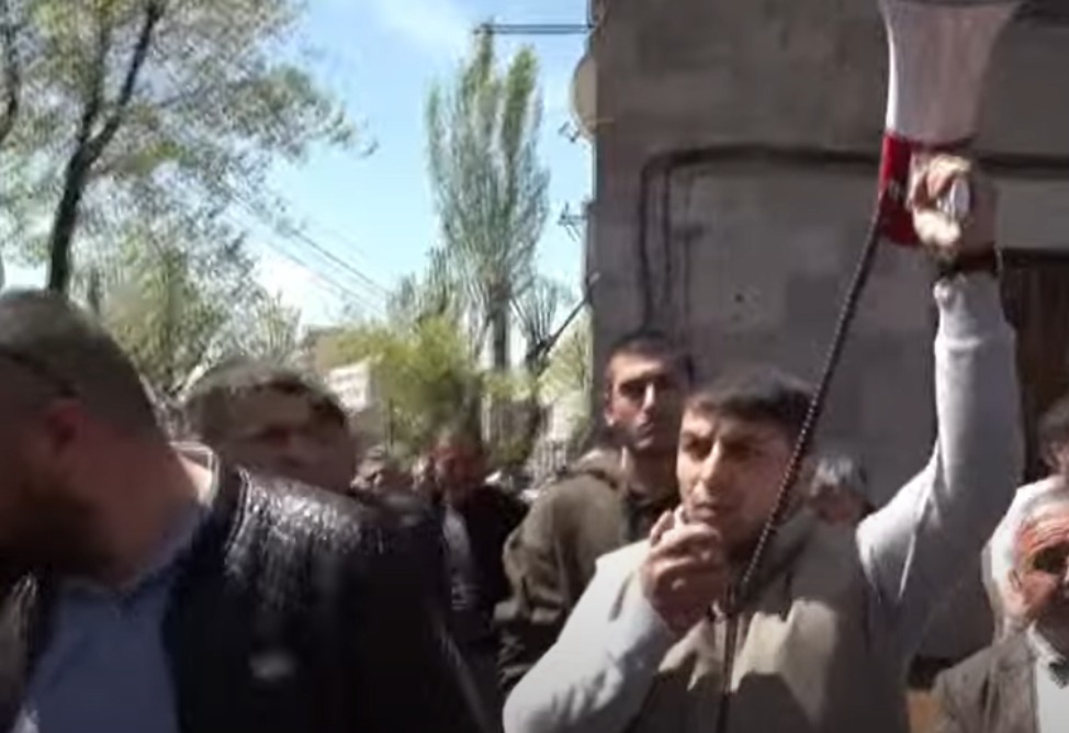 Երևանում Արցախի ներկայացուցչության շենքի մոտ բողոքի ակցիա է Երևանում Արցախի ներկայացուցչության շենքի մոտ բողոքի ակցիա է