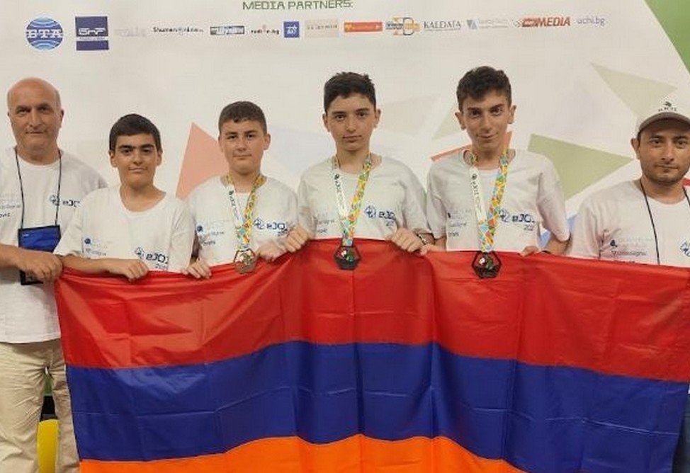 Школьники из Армении получили 3 медали на Европейской олимпиаде по информатике в Болгарии