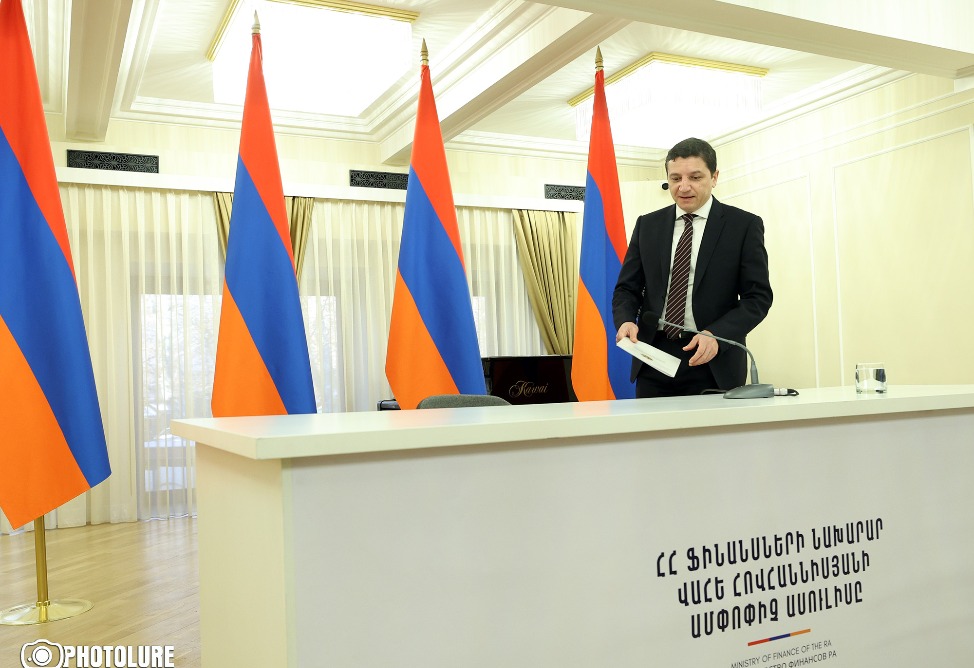 Глава Минфина Армении не понимает, почему многомиллионные премии министров вызвали гнев