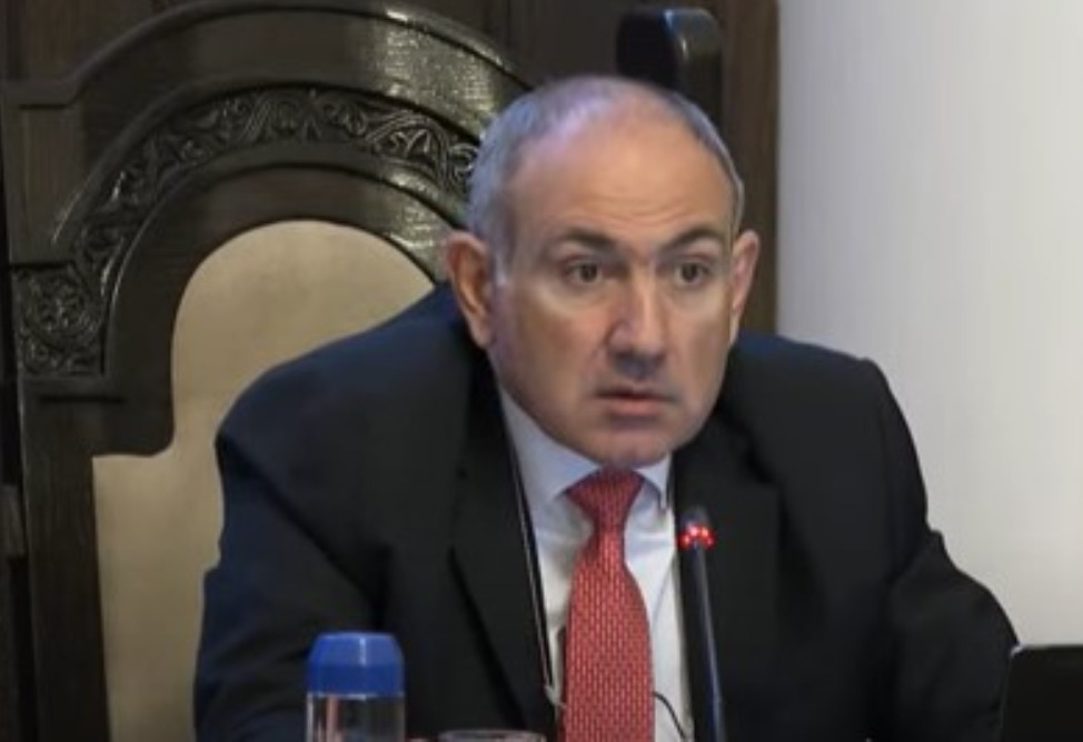 Քայլում, տեսնում ենք՝ մայթի վրա «ԳԱԶ 66»-ի ռամա է դրված, ձեր պապու ռամեն դրեք ձեր տանը, կախեք պատից․ Փաշինյան