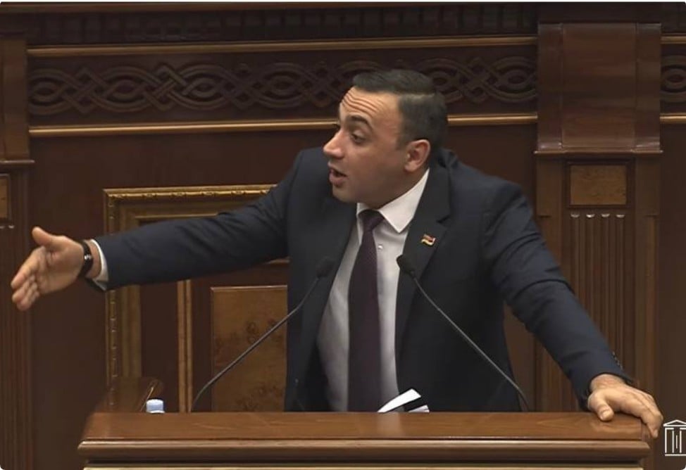 «Արի ստեղ, տեսնեմ՝ ինչ ես ասում»․ ԱԺ-ում կրկին ընդմիջում հայտարարվեց (ՎԻԴԵՈ)
