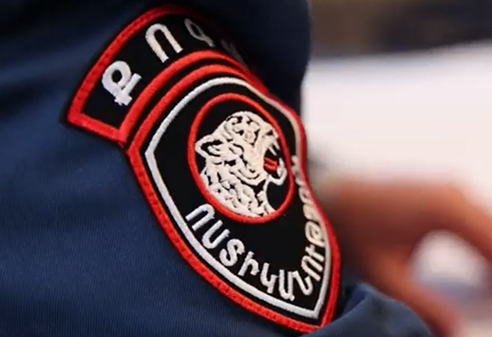 Ոստիկանը տեղեկություն ստանալու համար խոշտանգել է անձին՝ պատճառելով ֆիզիկական ուժեղ ցավ և հոգեկան ուժեղ տառապանք․ նա տնային կալանքի տակ է