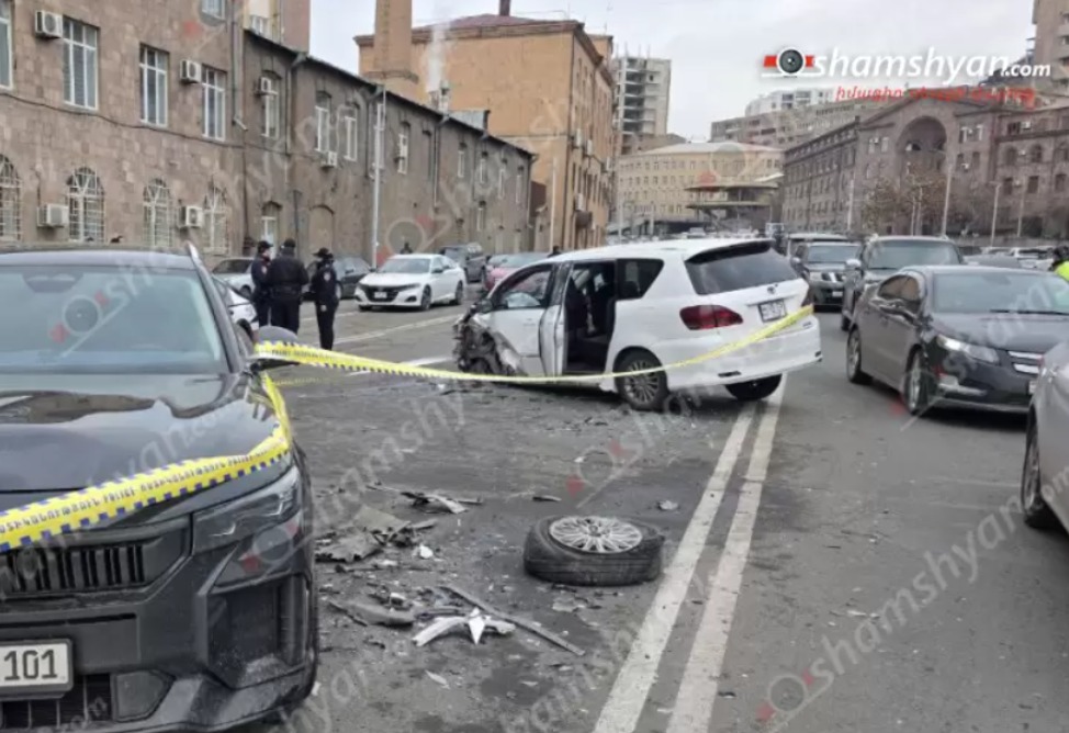 Խոշոր ավտովթար՝ Հերացի փողոցում․ 6 վիրավորներից 3–ը երեխաներ են Խոշոր ավտովթար՝ Հերացի փողոցում․ 6 վիրավորներից 3–ը երեխաներ են
