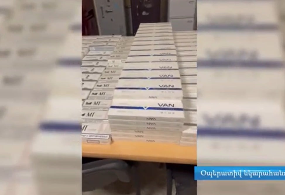 Մաքսանենգ ճանապարհով 7300 տուփ ծխախոտ են փորձել ներմուծել Իրանից․ ՎԻԴԵՈ Մաքսանենգ ճանապարհով 7300 տուփ ծխախոտ են փորձել ներմուծել Իրանից․ ՎԻԴԵՈ