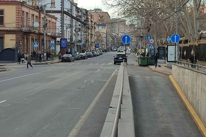Замена деревьев на улице Туманяна в Ереване будет продолжена – мэрия Замена деревьев на улице Туманяна в Ереване будет продолжена – мэрия