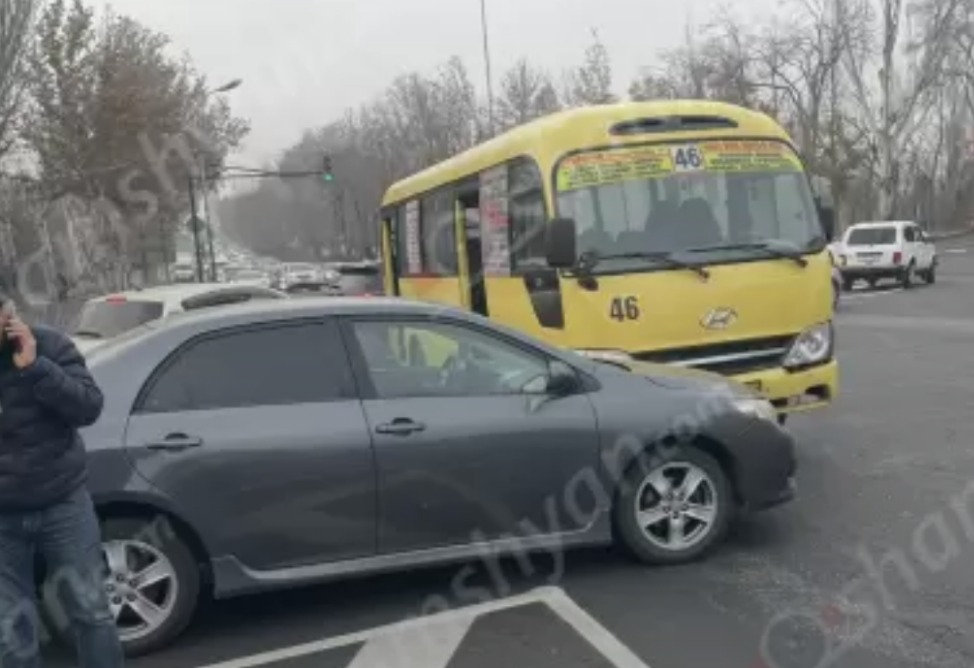 Ավտովթար՝ Երևանում. բախվել են ավտոբուսն ու «Toyota»-ն. ավտոբուսի վարորդը եղել է ոչ սթափ Ավտովթար՝ Երևանում. բախվել են ավտոբուսն ու «Toyota»-ն. ավտոբուսի վարորդը եղել է ոչ սթափ