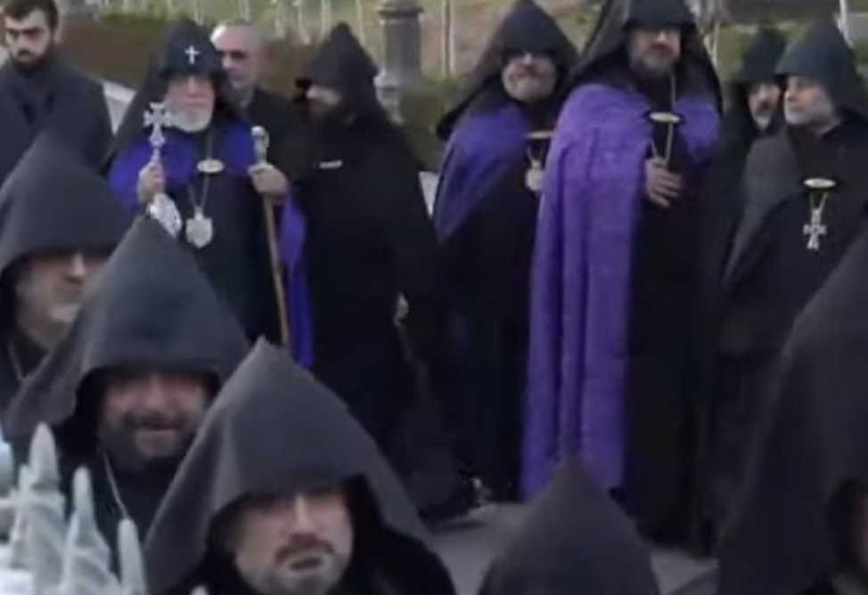 Ամենայն Հայոց Կաթողիկոսը պատարագ է մատուցում Մայր Աթոռ Սուրբ Էջմիածնում Ամենայն Հայոց Կաթողիկոսը պատարագ է մատուցում Մայր Աթոռ Սուրբ Էջմիածնում