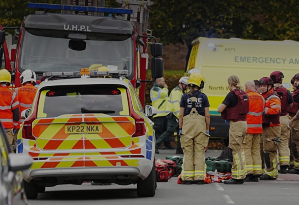 Մանչեստրում տղամարդը մեքենայով մխրճվել է ամբոխի մեջ և դանակով հարձակվել մարդկանց վրա