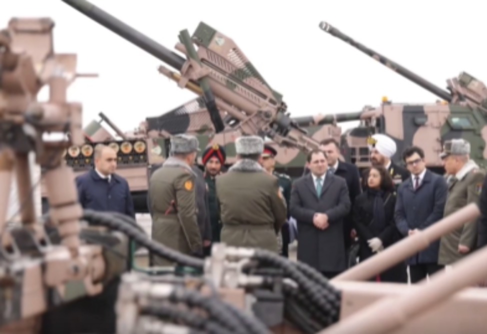 Папикян показал оружие, произведенное в Армении и Индии (ВИДЕО)