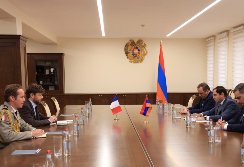 Պապիկյանը ՀՀ-ում Ֆրանսիայի դեսպանի հետ քննարկել է համագործակցության ծրագրերին առնչվող հարցեր Պապիկյանը ՀՀ-ում Ֆրանսիայի դեսպանի հետ քննարկել է համագործակցության ծրագրերին առնչվող հարցեր
