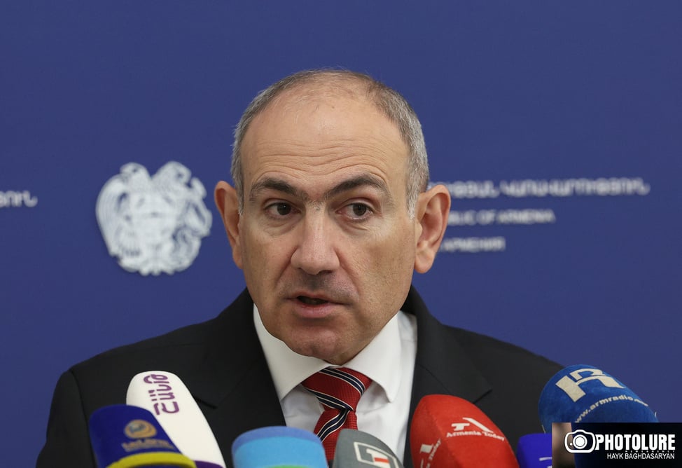 "Это обоюдоострый меч с осторожным подходом": Пашинян о теме разрушения азербайджанцами  собора в оккупированном Степанакерте