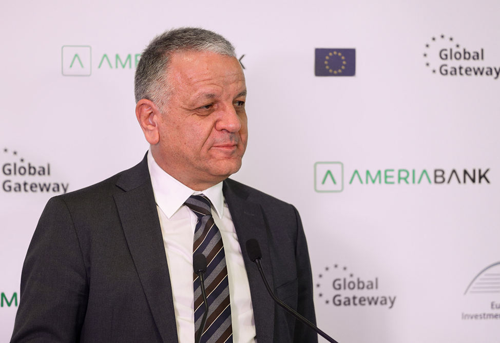 Василис Марагос, Америабанк, EIB