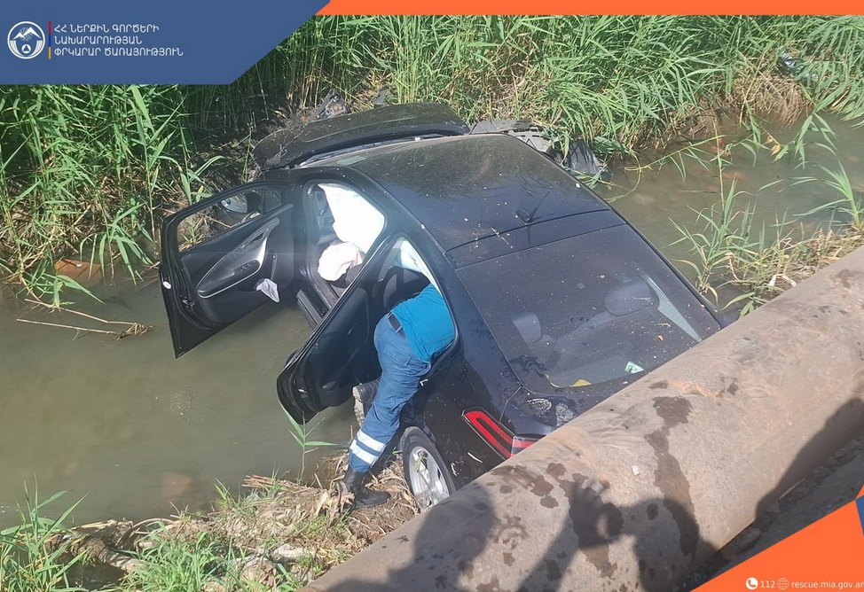  Автомобиль упал в реку на юге Армении: водитель госпитализирован