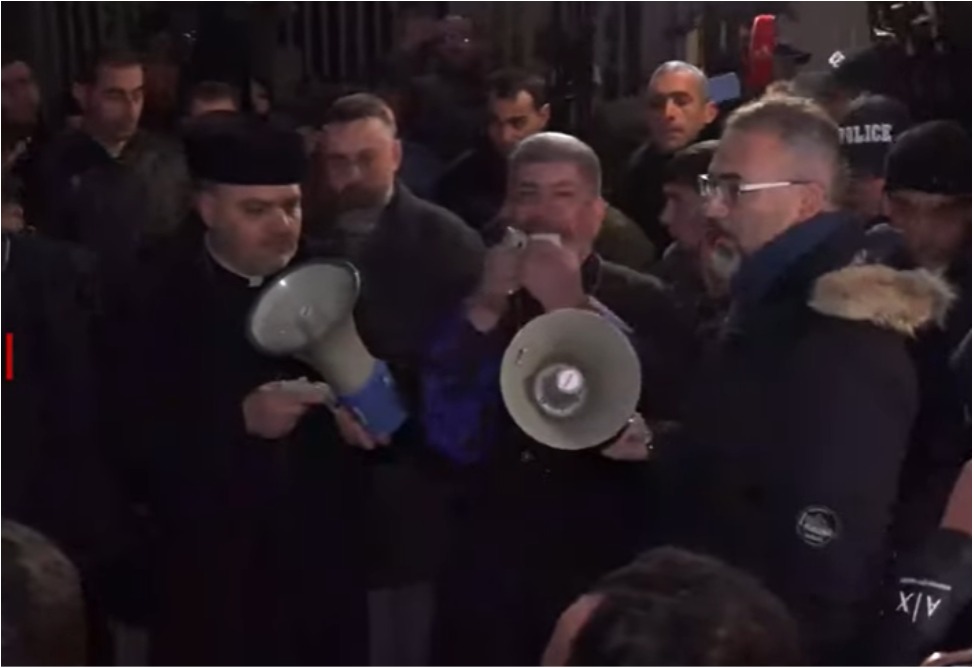 Ոչ ադեկվատ և սադրիչ վարքագիծ դրսևորող 5 անձ հեռացվել է Մայր Աթոռի տարածքից. ՆԳՆ խոսնակ Ոչ ադեկվատ և սադրիչ վարքագիծ դրսևորող 5 անձ հեռացվել է Մայր Աթոռի տարածքից. ՆԳՆ խոսնակ