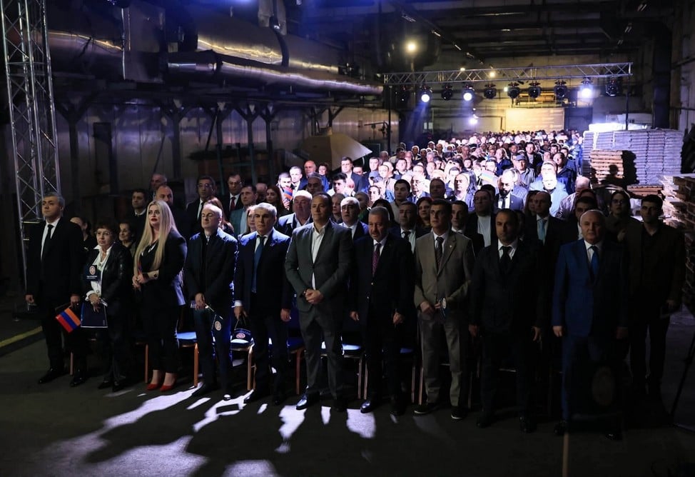 Экс-премьер Армении возглавил избирательный список партии «Республика»