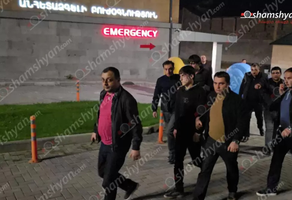 Ողբերգական դեպք՝ Երևանում․ մեքենայով ԲԿ է տեղափոխվել 16–ամյա պատանի, բժիշկներն արձանագրել են նրա մահը Ողբերգական դեպք՝ Երևանում․ մեքենայով ԲԿ է տեղափոխվել 16–ամյա պատանի, բժիշկներն արձանագրել են նրա մահը