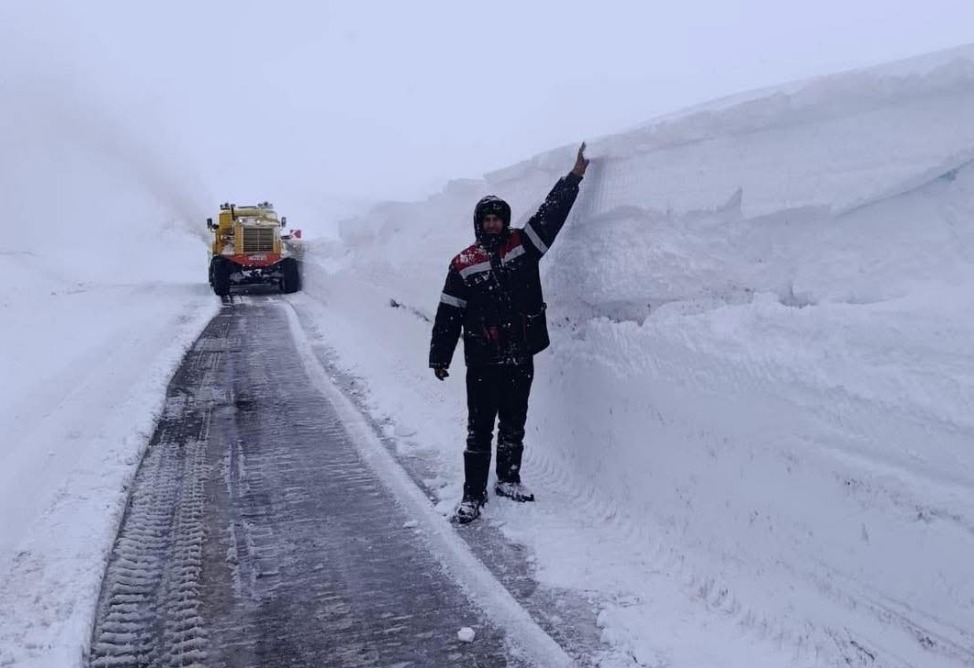 Վարդենյաց լեռնանցքում ձնածածկույթի բարձրությունը գերազանցում է 2 մետրը Վարդենյաց լեռնանցքում ձնածածկույթի բարձրությունը գերազանցում է 2 մետրը