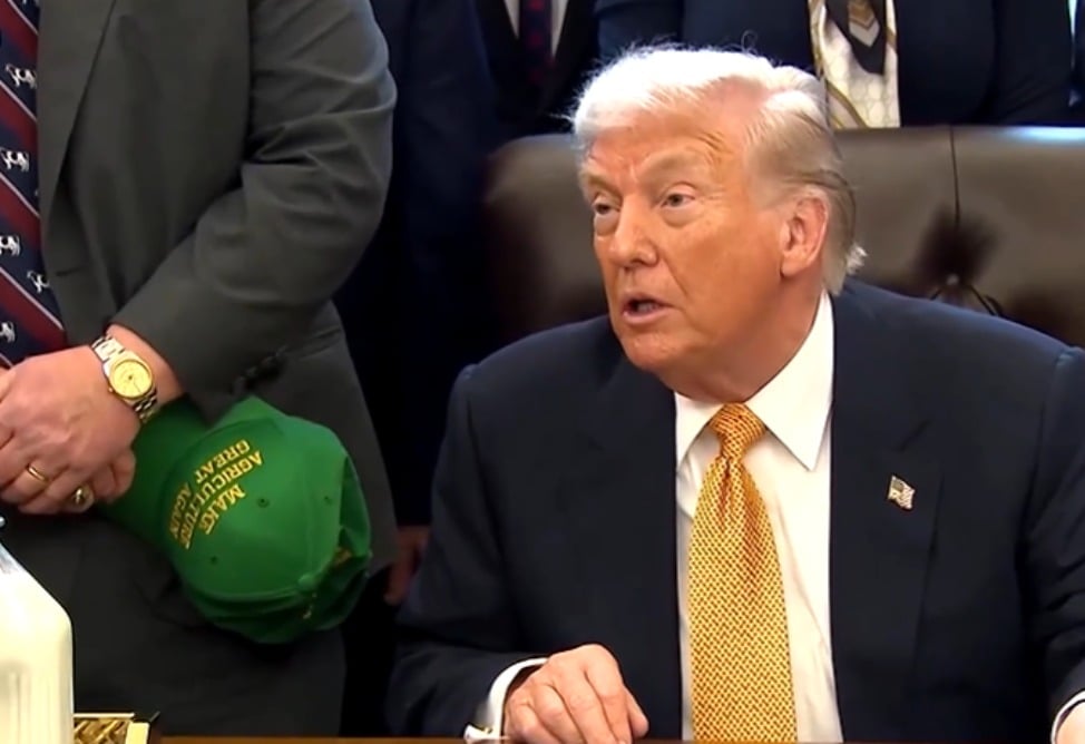 «Մակրոնին ոչ ոք չի ուզում, որովհետև շատ շուտով նա կլքի իր պաշտոնը»․ Թրամփը սպառնացել է 200% մաքսատուրք սահմանել ֆրանսիական գինիների և շամպայնի վրա