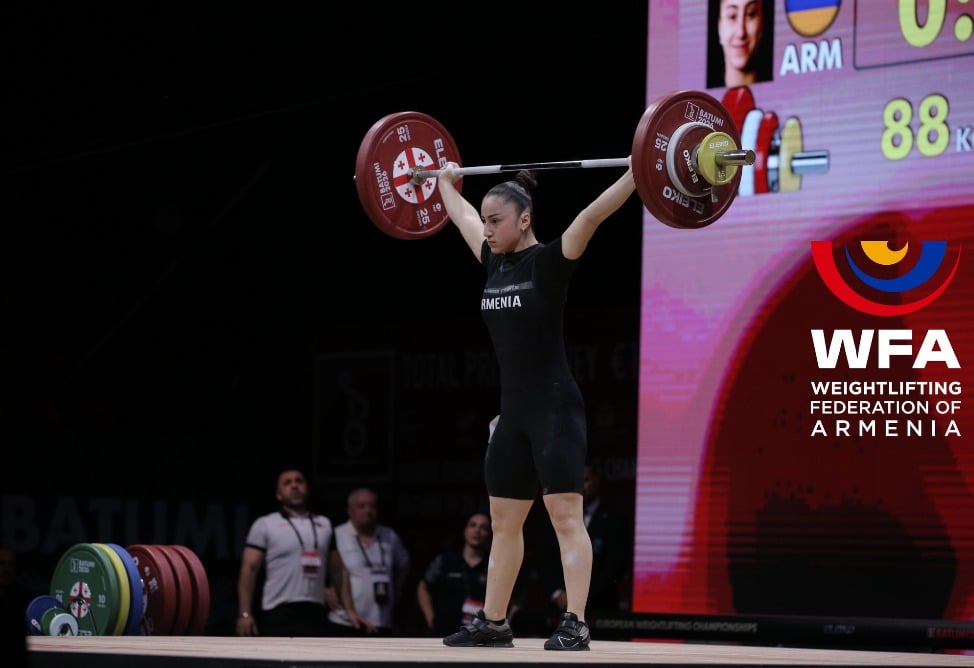 Александра Григорян стала серебряным призером ЧЕ по тяжелой атлетике