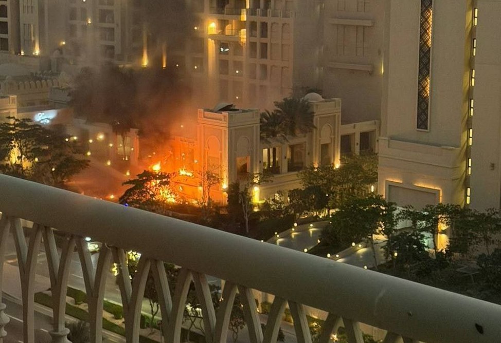Դուբայում հրթիռի հարվածից հետո հրդեհ է բռնկվել, որի հետևանքով հինգաստղանի հյուրանոց է այրվել (ՎԻԴԵՈ)