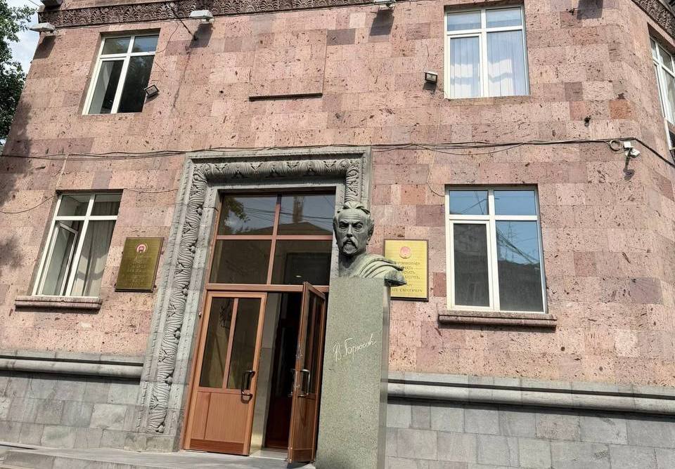 Ոսկյա զարդը՝ որպես կաշառք․ Բրյուսովի անվան պետական համալսարանի ամբիոնի վարիչին մեղադրանք է առաջադրվել