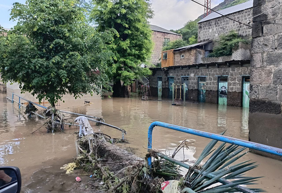 Пострадавшие от наводнения общины Лори и Тавуша будут объявлены зонами бедствия - глава Минтерруправления Армении