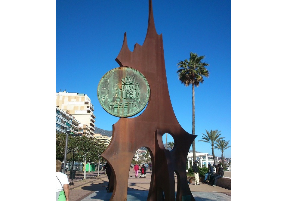 2 памятник деньгам 