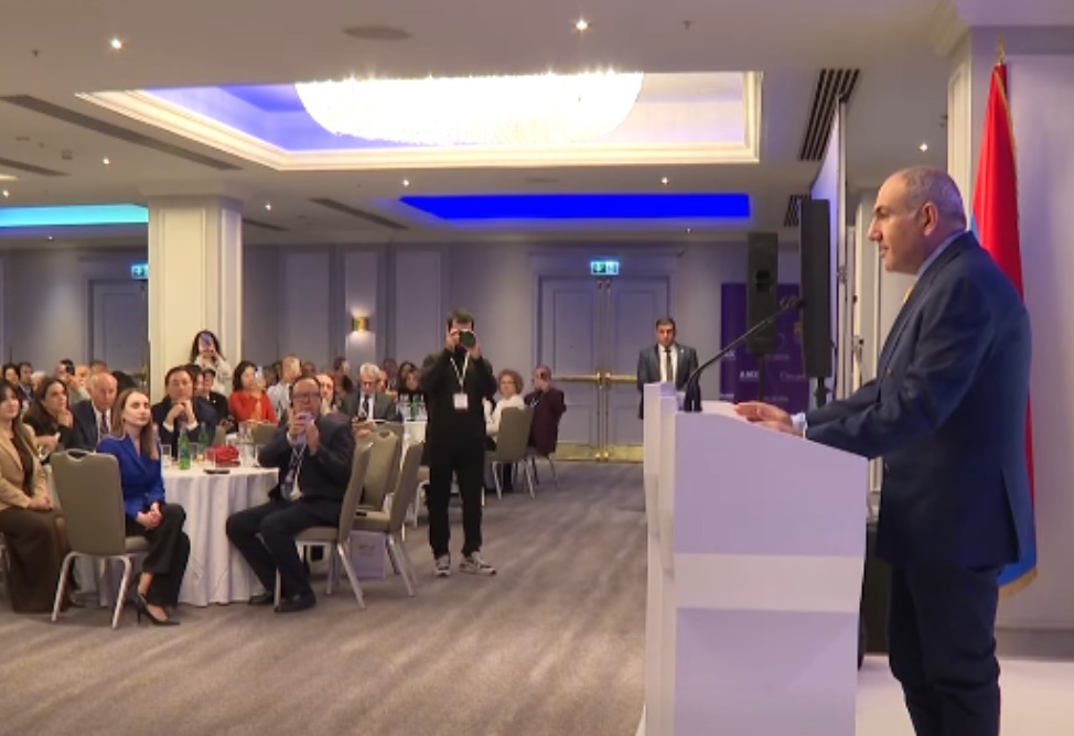 Премьер Армении заявил о важности связи государства с Богом