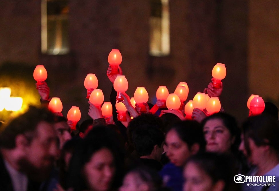 Факельное шествие в память о жертвах Геноцида армян в Османской империи готовится к старту в Ереване (ФОТО)