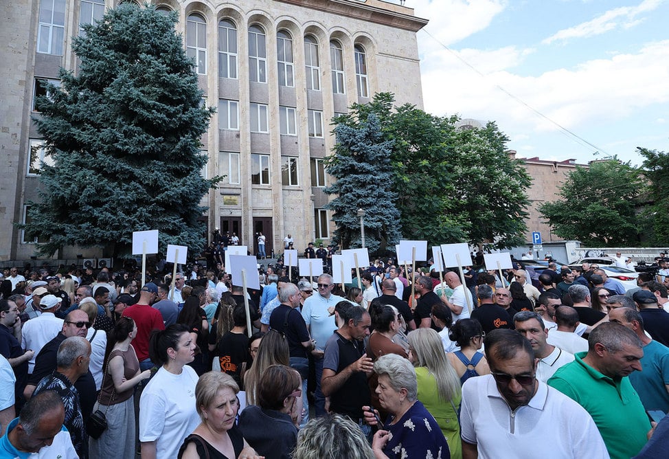 Ընդդիմությունը բողոքի ակցիա է կազմակերպել ՍԴ–ի մոտ․ այնտեղ քննվում է ԱԺ ընտրությունների արդյունքների մասին գործը