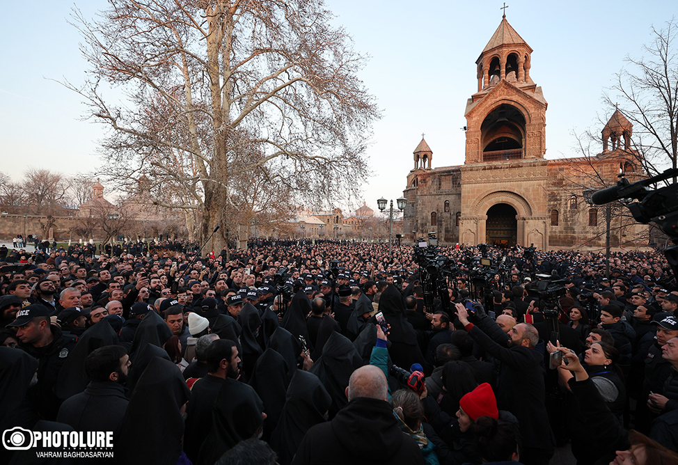 Литургия в Эчмиадзине-0