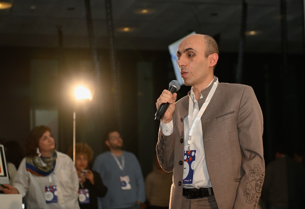 AI qez ban, Артак Бегларян AI qez ban, Артак Бегларян