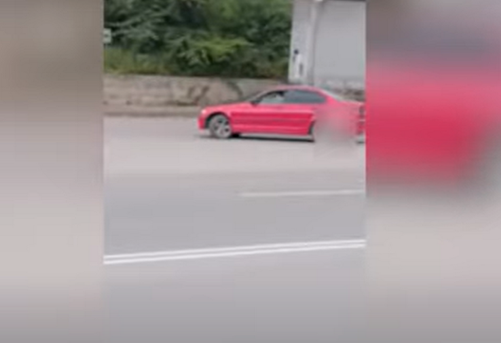 Водитель BMW дрифтовал в Иджеване, на него завели уголовное дело (ВИДЕО) Водитель BMW дрифтовал в Иджеване, на него завели уголовное дело (ВИДЕО)
