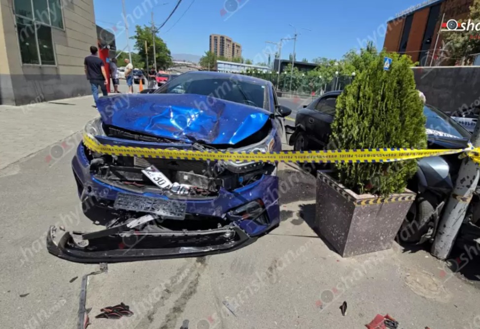Երևանում Kia–ն վրաերթի է ենթարկել մոր և որդու, բժիշկները պայքարում են երեխայի կյանքի համար Երևանում Kia–ն վրաերթի է ենթարկել մոր և որդու, բժիշկները պայքարում են երեխայի կյանքի համար