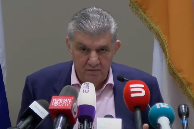 Стало известно о том, что Ара Абраамяна 5 часов держали в аэропорту "Звартноц": адвокат сообщил подробности Стало известно о том, что Ара Абраамяна 5 часов держали в аэропорту "Звартноц": адвокат сообщил подробности