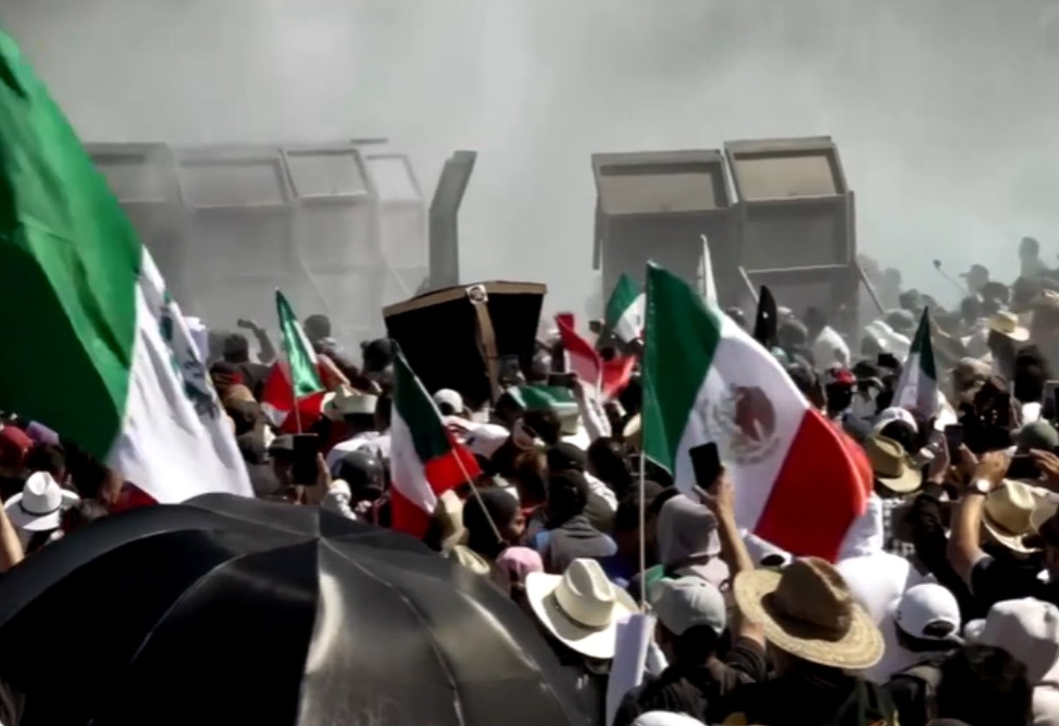 Մեքսիկայում ավելի քան 120 մարդ է վիրավորվել զանգվածային ցույցերի ժամանակ