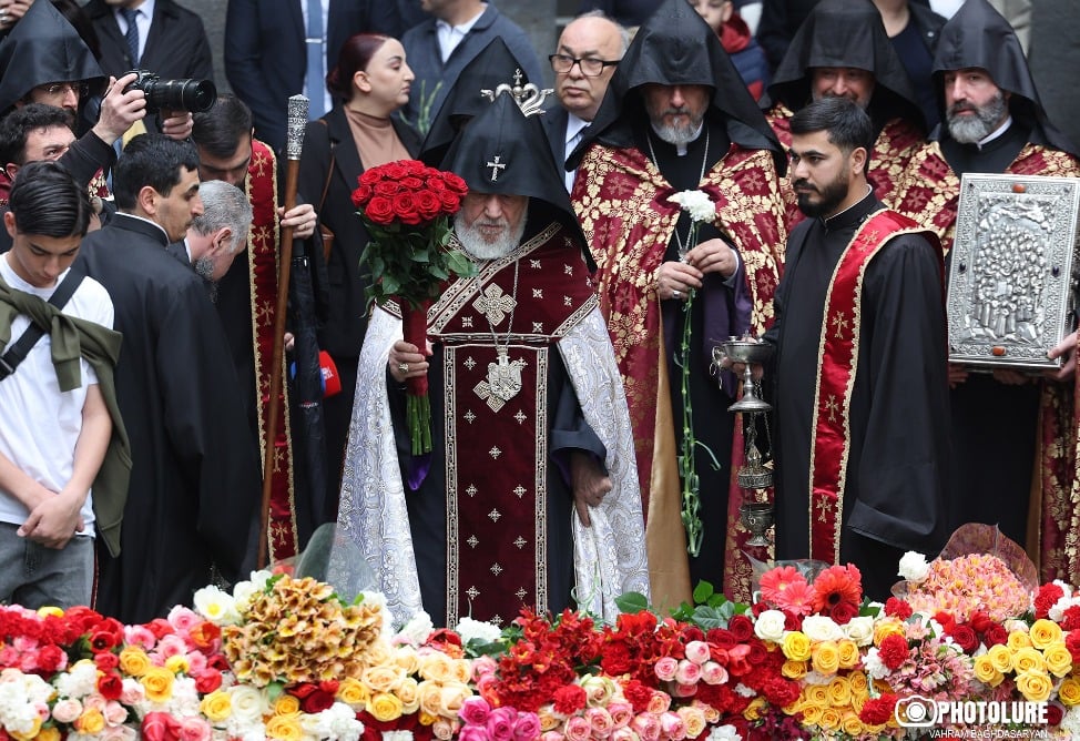 Католикос почтил память жертв Геноцида армян