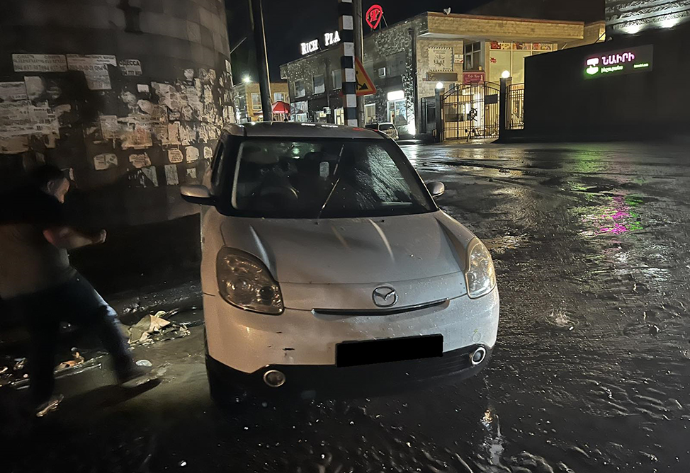 В центре и других районах Еревана ливень подтопил дома и машины (ФОТО, ВИДЕО)