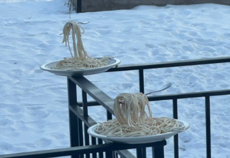 Ի՞նչ է անում 45 աստիճան ցուրտը սննդի հետ. օդերևութաբանի սառած մակարոնի ֆոտոն վիրուսային է դարձել (ՖՈՏՈ) Ի՞նչ է անում 45 աստիճան ցուրտը սննդի հետ. օդերևութաբանի սառած մակարոնի ֆոտոն վիրուսային է դարձել (ՖՈՏՈ)