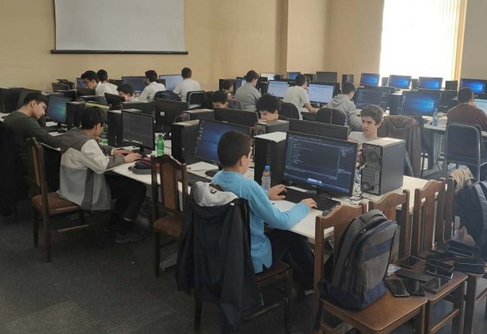 Школьники из Армении завоевали 9 медалей на международной олимпиаде по информатике 