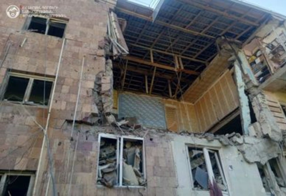 Число жертв взрыва в Чамбараке достигло двух: тело обнаружили под завалами (ФОТО, ПОДРОБНОСТИ) Число жертв взрыва в Чамбараке достигло двух: тело обнаружили под завалами (ФОТО, ПОДРОБНОСТИ)