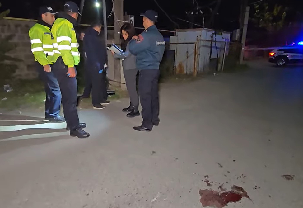 17-летний парень убит в Армении в кровавой разборке на кладбище (ВИДЕО) 17-летний парень убит в Армении в кровавой разборке на кладбище (ВИДЕО)