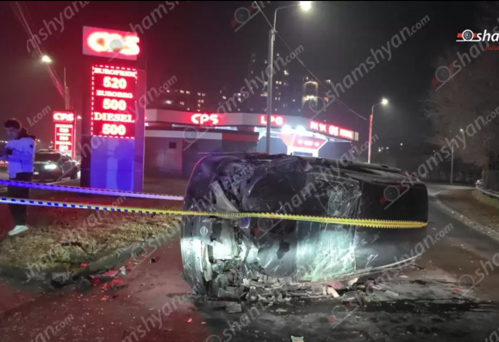 Խոշոր ավտովթար՝ Երևանում․ Դավիթաշենի կամրջի վրա բախվել են Kia-ն ու Nissan–ը, վերջինս կողաշրջվել է, 3 վիրավորներիցի երկուսը երեխաներ են