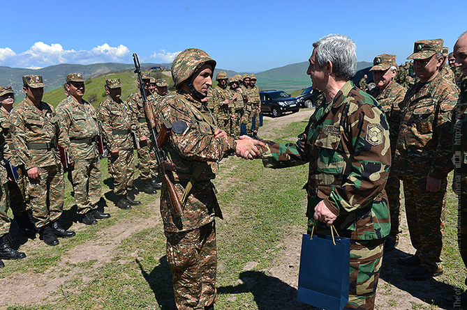 награждение военнослужащих в Карабахе