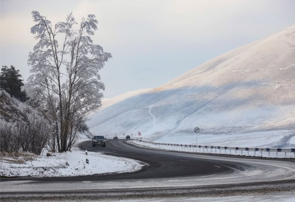 Արթիկում ձնախառն անձրև է տեղում. երթևեկել բացառապես ձմեռային անվադողերով. Ճանապարհային դեպարտամենտ Արթիկում ձնախառն անձրև է տեղում. երթևեկել բացառապես ձմեռային անվադողերով. Ճանապարհային դեպարտամենտ