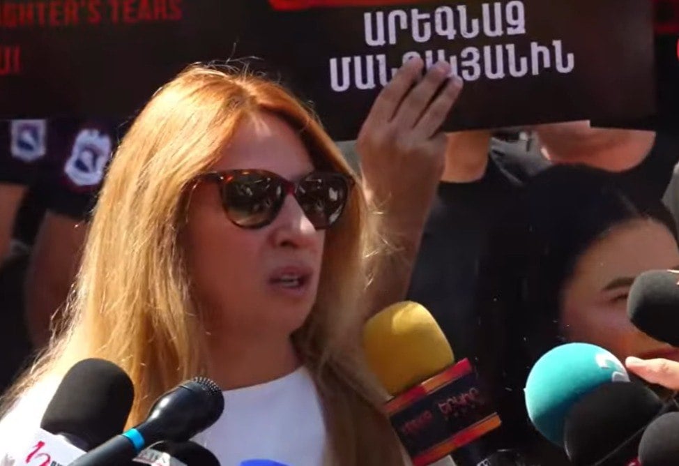 «Свободу Арегназ Манукян и другим политзаключенным»: в Ереване прошла акция у представительства ЕС