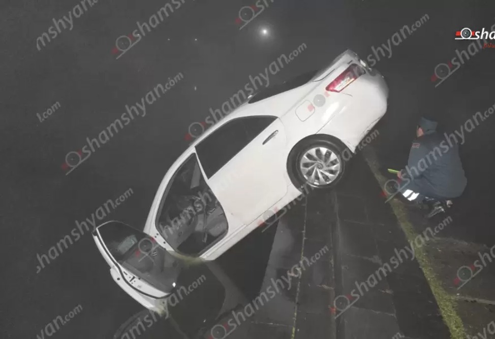 Արտակարգ դեպք՝ Երևանի Հաղթանակի զբոսայգում. մառախուղի պատճառով մեքենան հայտնվել է արհեստական լճակում